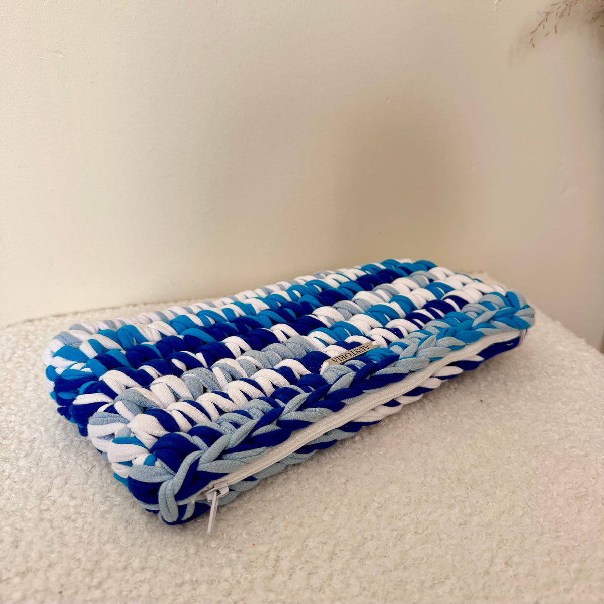 Pochette Haven - Blanc, bleu pastel, turquoise et bleu électrique
