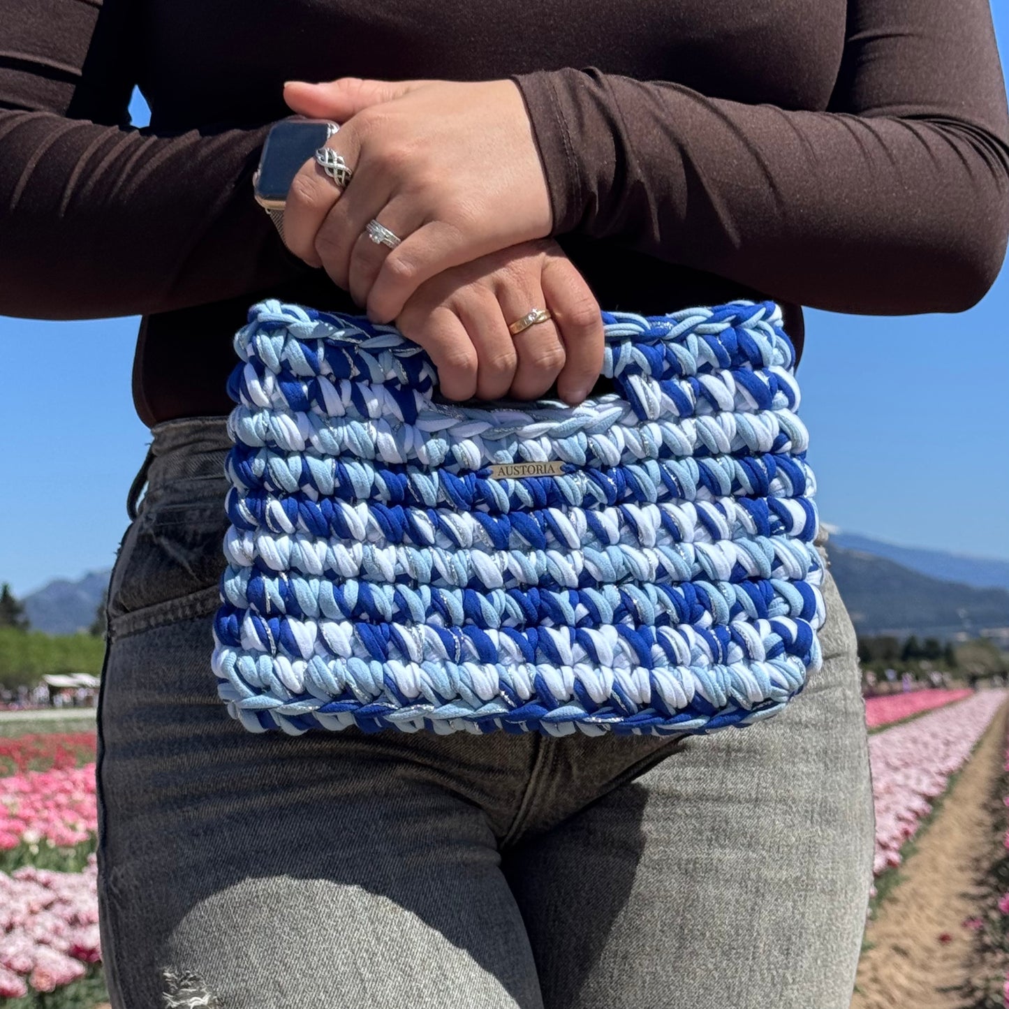 Sac Alma - Blanc, bleu pastel, bleu électrique et fil pailleté argenté