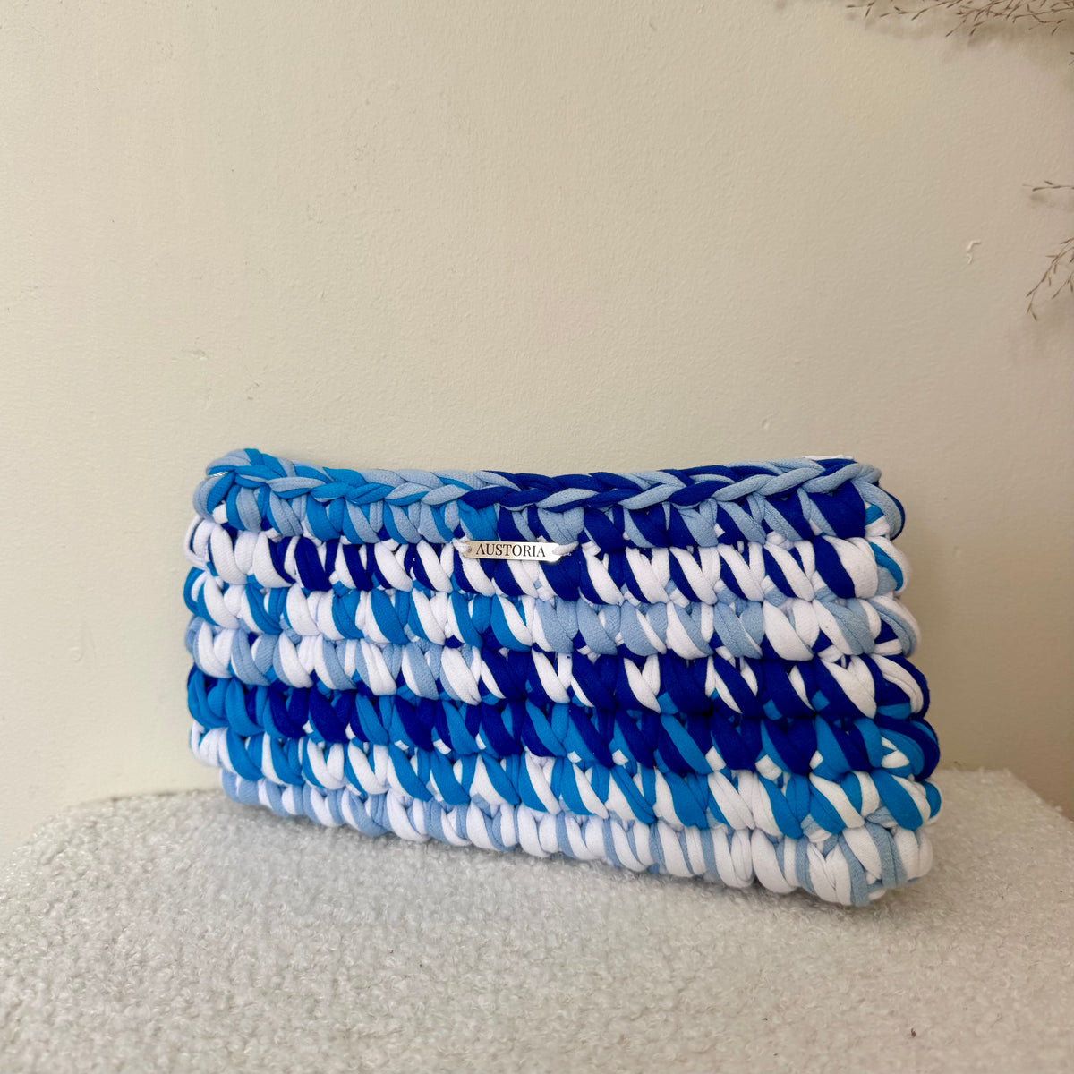 Pochette Haven - Blanc, bleu pastel, turquoise et bleu électrique